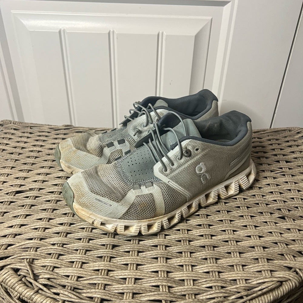 On Cloud ice blue size 7